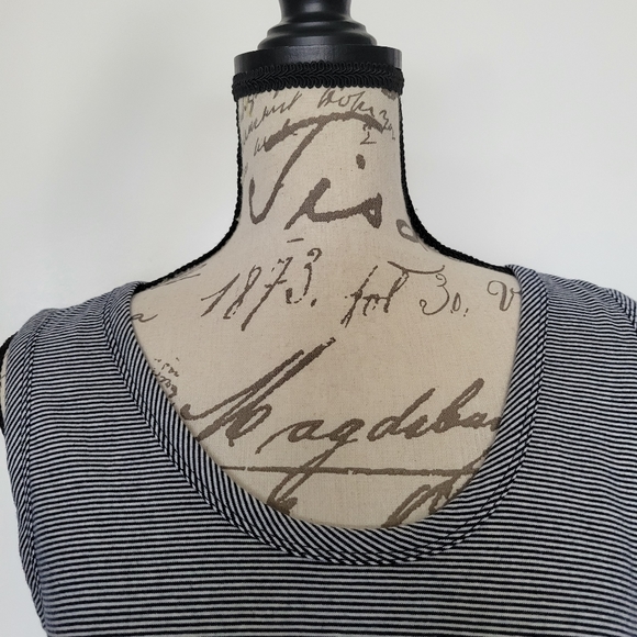 Soft Surroundings Waldport Striped Navy White Sleveless Top Size M LIKE NEW - Picture 8 of 8